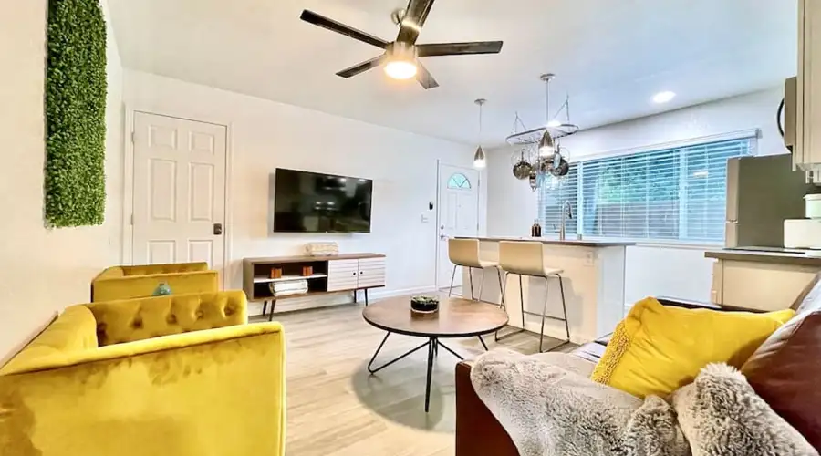 Remodeled · Downtown Sac · Walk to Capitol