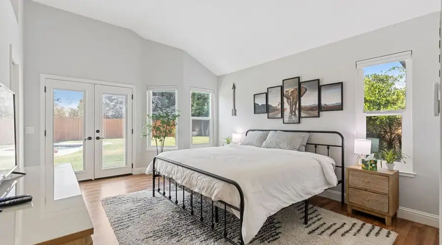 3BR · Pool · Hot Tub · BBQ · Garage · Roseville