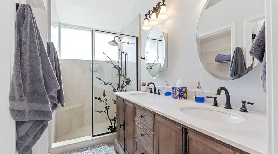 3BR · Pool · Hot Tub · BBQ · Garage · Roseville