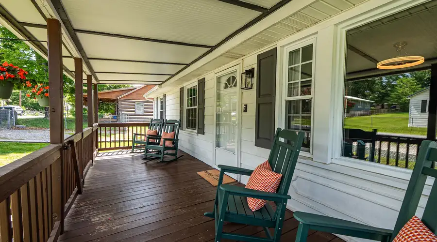 Renovated Fayetteville Retreat w/ Hot Tub!