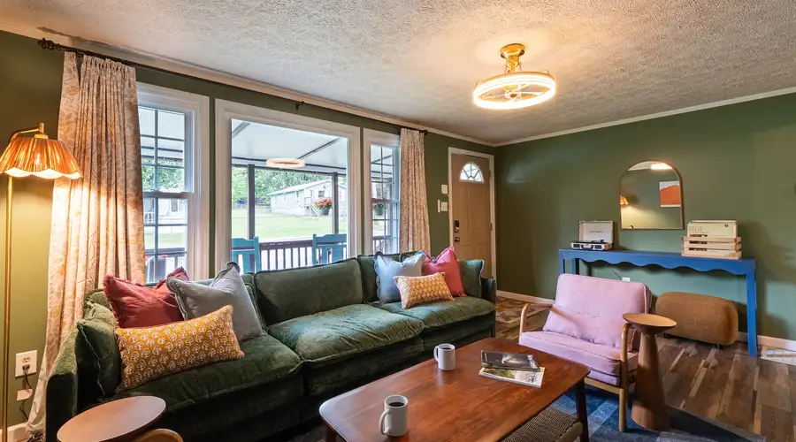 Renovated Fayetteville Retreat w/ Hot Tub!