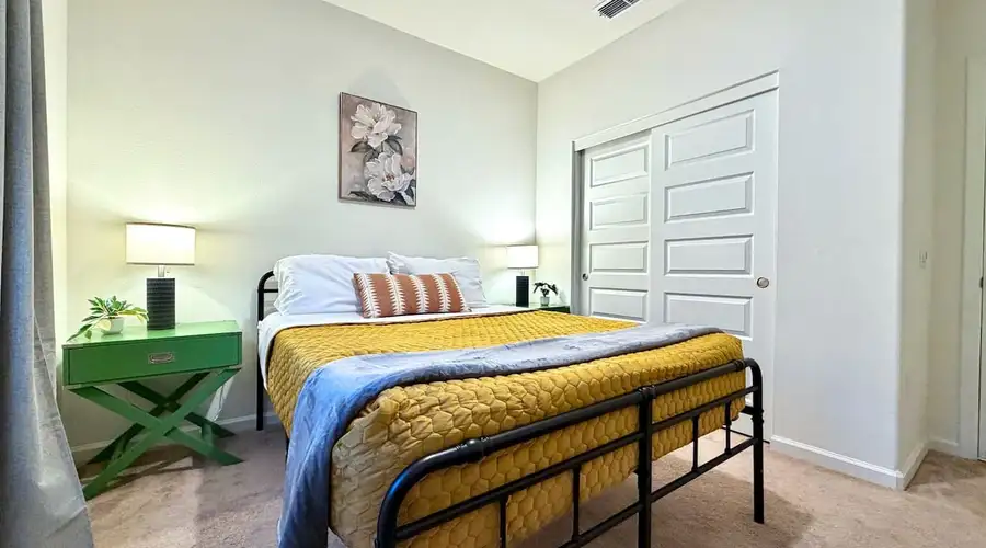 Private Guest Suite · Quiet Woodland Neighborhood