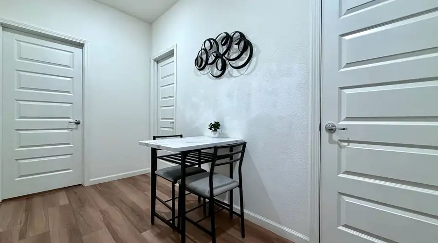 Private Guest Suite · Quiet Woodland Neighborhood