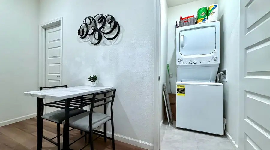 Private Guest Suite · Quiet Woodland Neighborhood