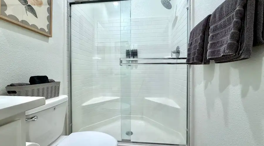 Private Guest Suite · Quiet Woodland Neighborhood