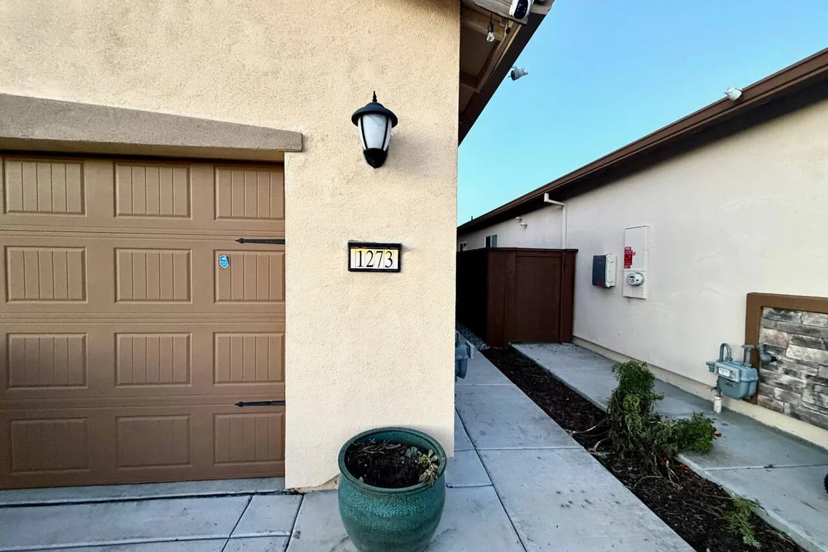 Private Guest Suite · Quiet Woodland Neighborhood