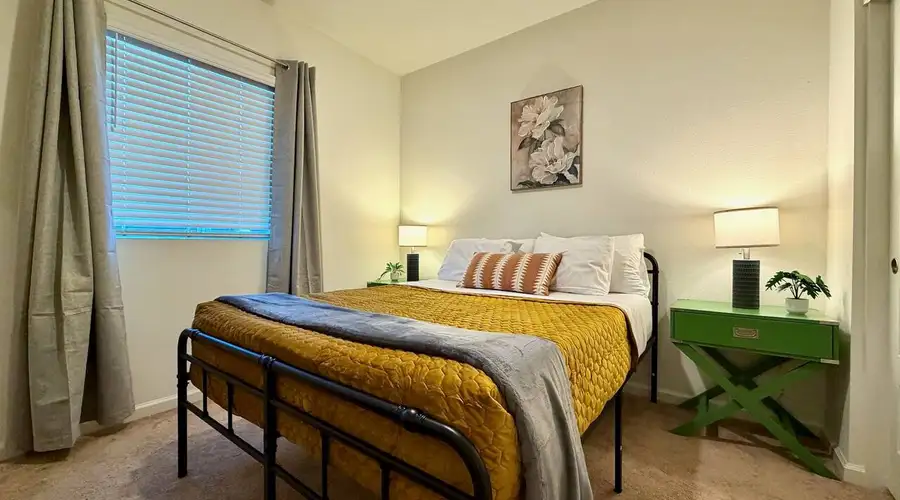Private Guest Suite · Quiet Woodland Neighborhood