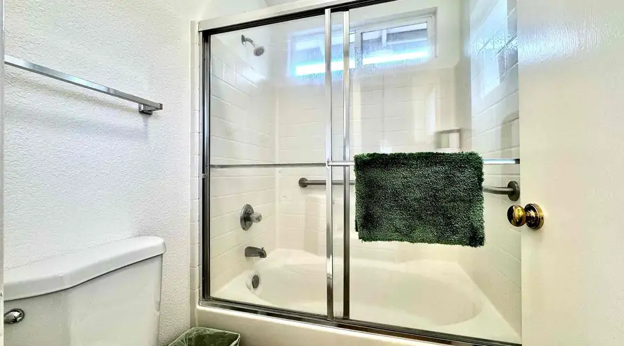3BR · King Bed · Covered Patio · Water Feature