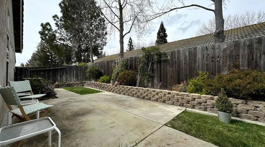 3BR · King Bed · Covered Patio · Water Feature