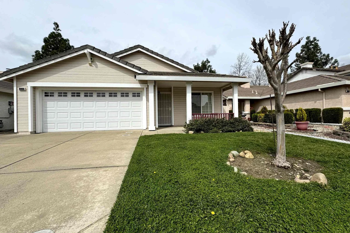 3BR · King Bed · Covered Patio · Water Feature