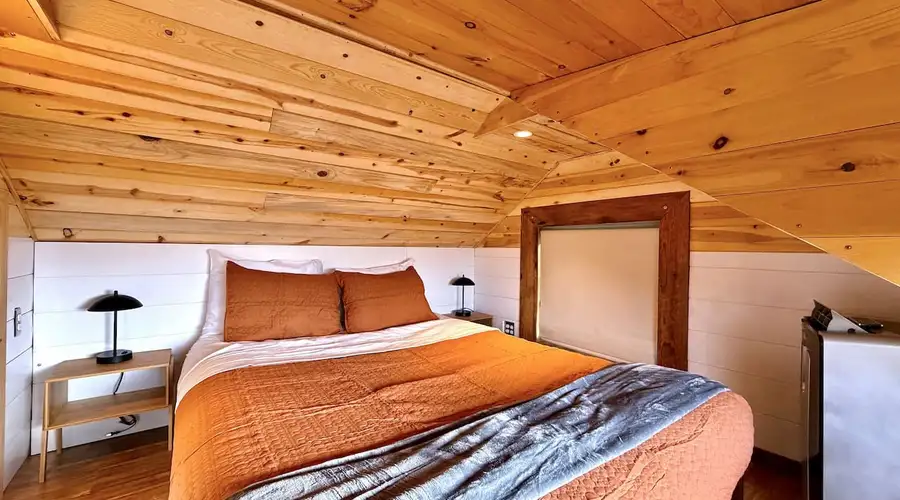 Eclectic Japandi-inspired home - Walk to town
