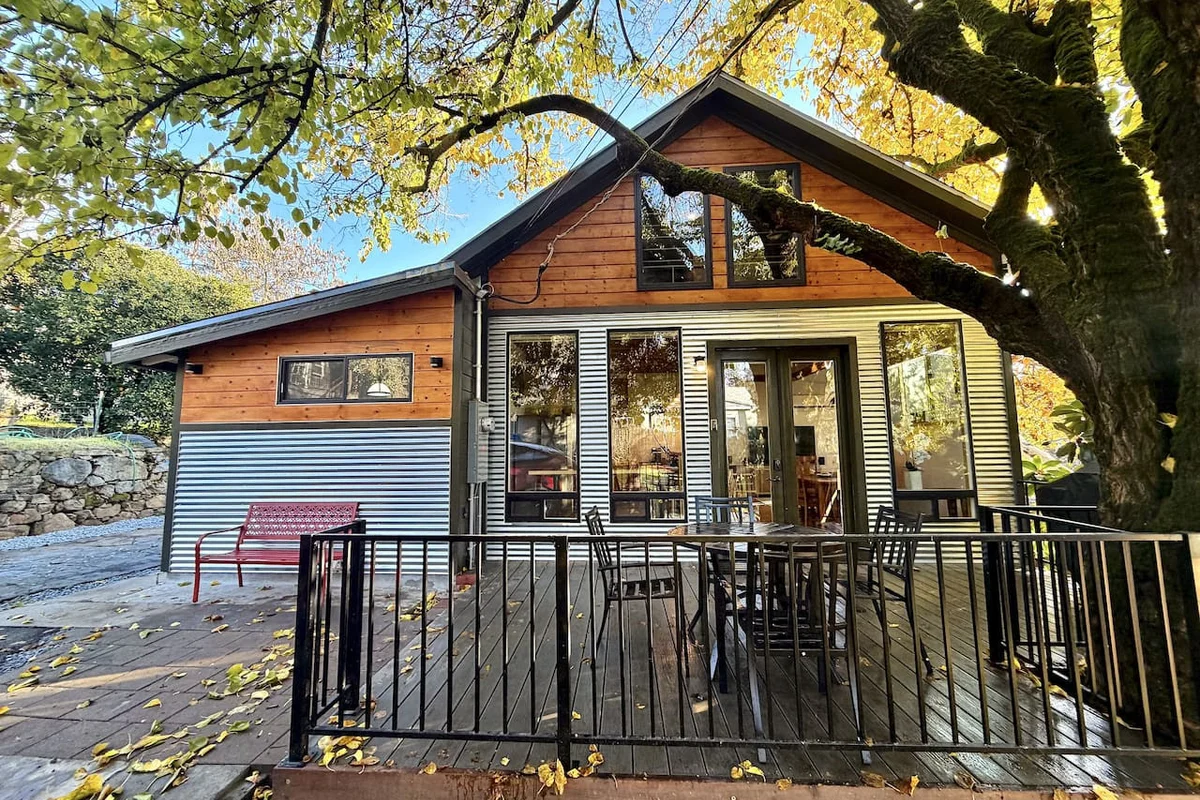 Eclectic Japandi-inspired home - Walk to town