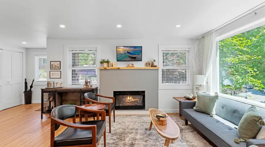 Mid Century Vibe