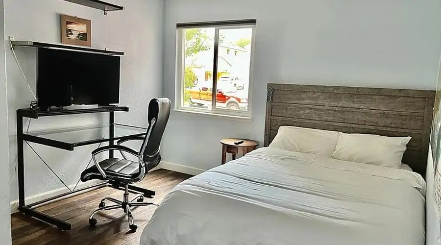 Stylish Home | Loft | BBQ | Pool Table | Family Friendly