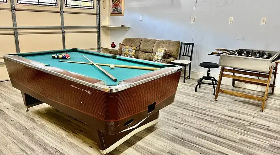 Stylish Home | Loft | BBQ | Pool Table | Family Friendly
