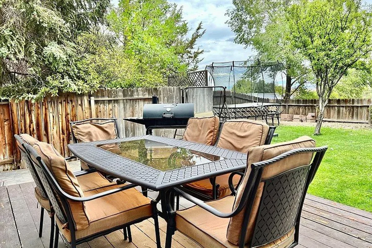 Stylish Home | Loft | BBQ | Pool Table | Family Friendly