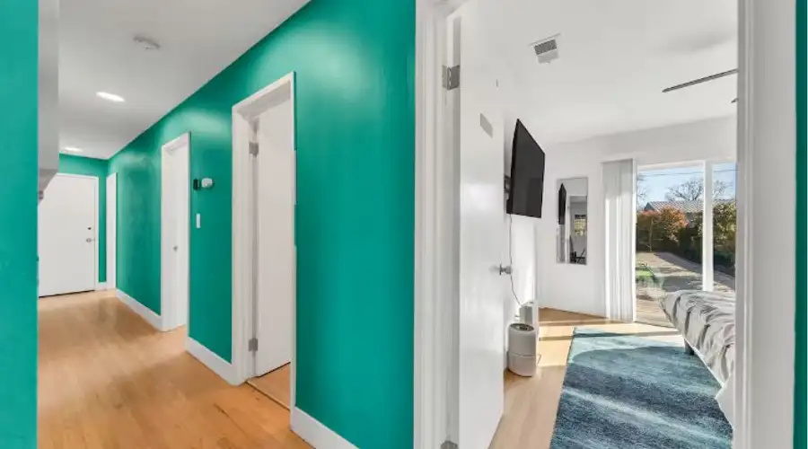 3 bd Bungalow With Putting Green