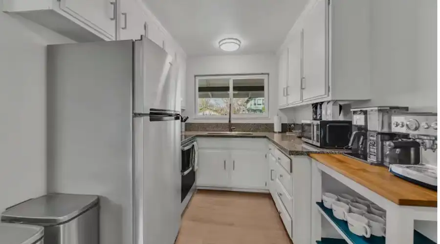 3 bd Bungalow With Putting Green