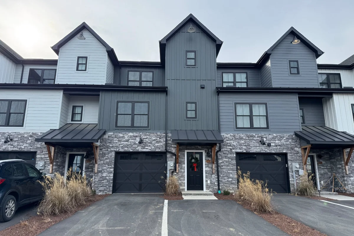 Luxury 3-Story Townhouse in Bridgewater, VA