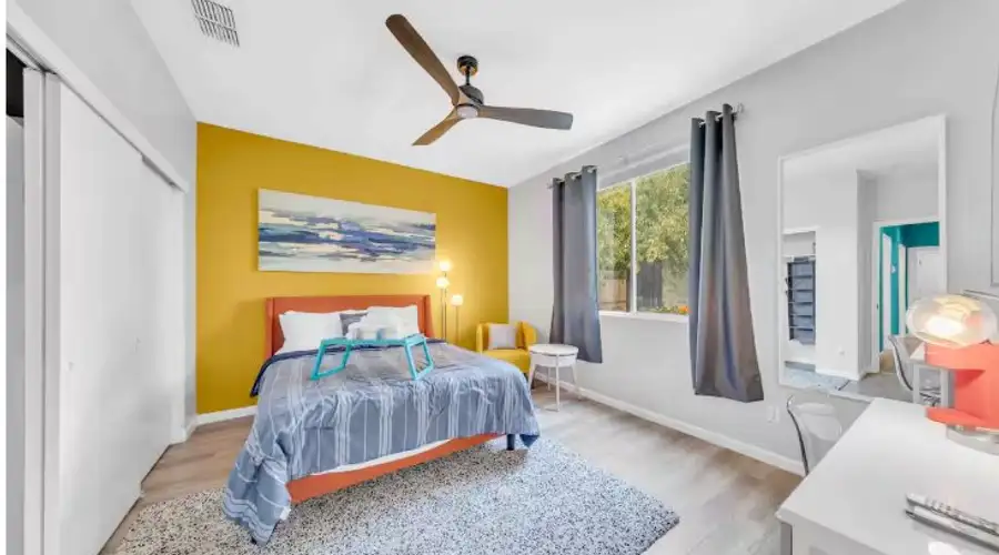 Sun-filled & Stylish | Mins to Downtown | Parking