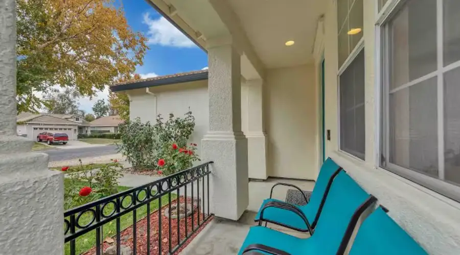 Sun-filled & Stylish | Mins to Downtown | Parking