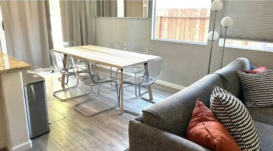 Sun-filled & Stylish | Mins to Downtown | Parking