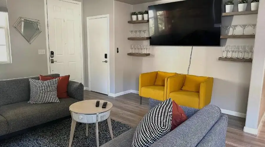 Sun-filled & Stylish | Mins to Downtown | Parking
