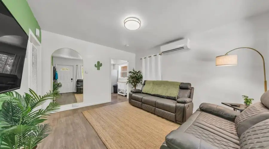Cozy Zen Bungalow | Perfect for Long Stays & Work