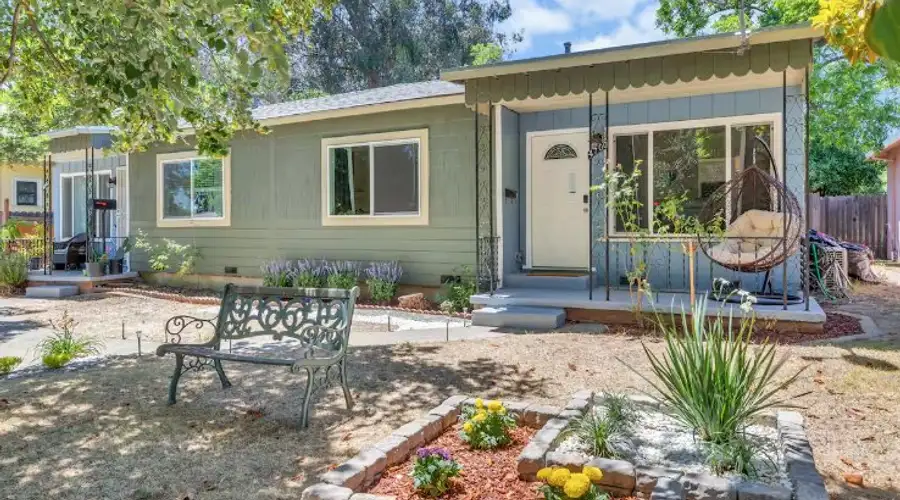 Cozy Zen Bungalow | Perfect for Long Stays & Work
