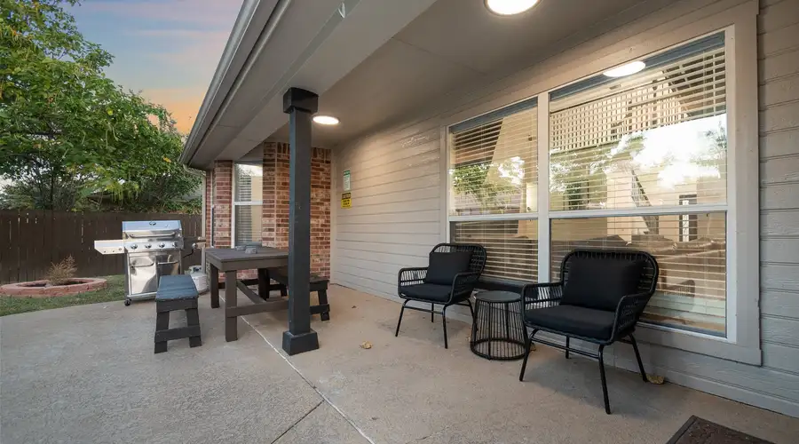 Spacious 5-BD/2.5-BA ft a Pool Oasis and BBQ Grill