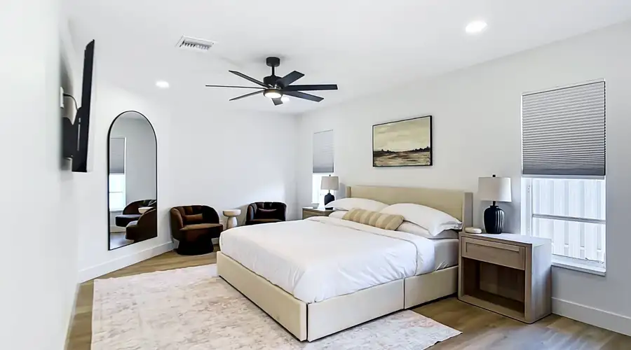 Coastal Retreat • Pool • Minutes from Beach