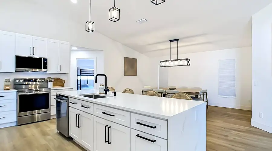 Coastal Retreat • Pool • Minutes from Beach