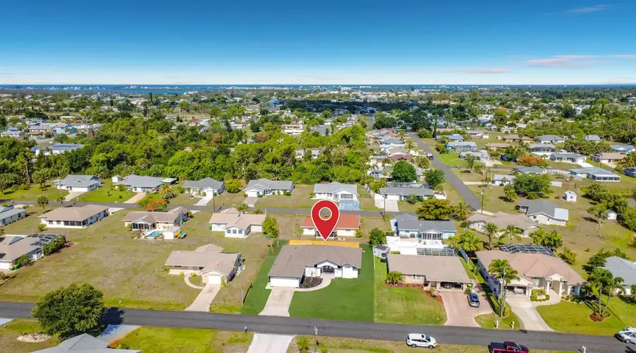 Coastal Retreat • Pool • Minutes from Beach
