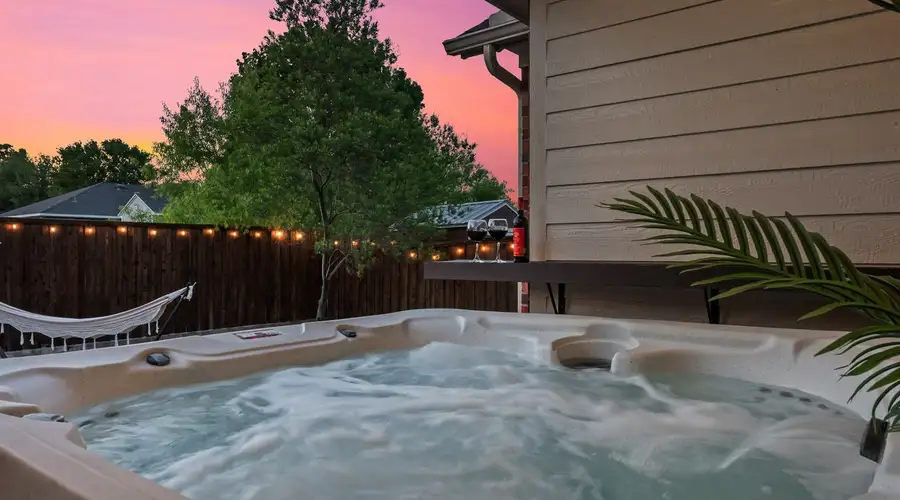 Poolside Paradise | Hot Tub & Patio (5-BD/2.5BA)