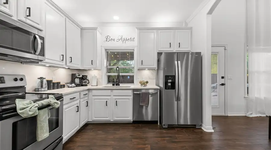Poolside Paradise | Hot Tub & Patio (5-BD/2.5BA)