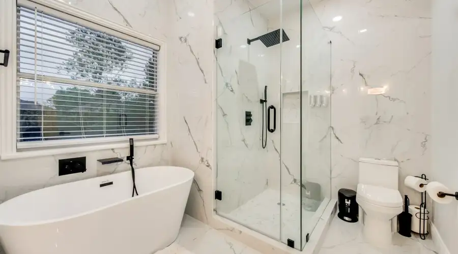 Poolside Paradise | Hot Tub & Patio (5-BD/2.5BA)