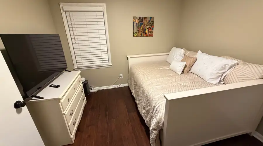 Beautiful 3 bedroom home in a beautiful and quiet neighborhood in Detroit