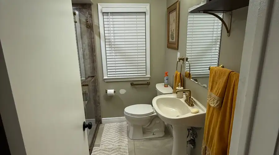 Beautiful 3 bedroom home in a beautiful and quiet neighborhood in Detroit