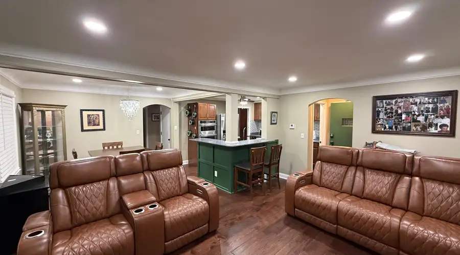 Beautiful 3 bedroom home in a beautiful and quiet neighborhood in Detroit