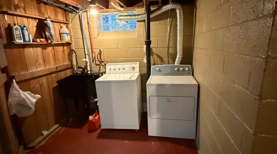 Beautiful 3 bedroom home in a beautiful and quiet neighborhood in Detroit