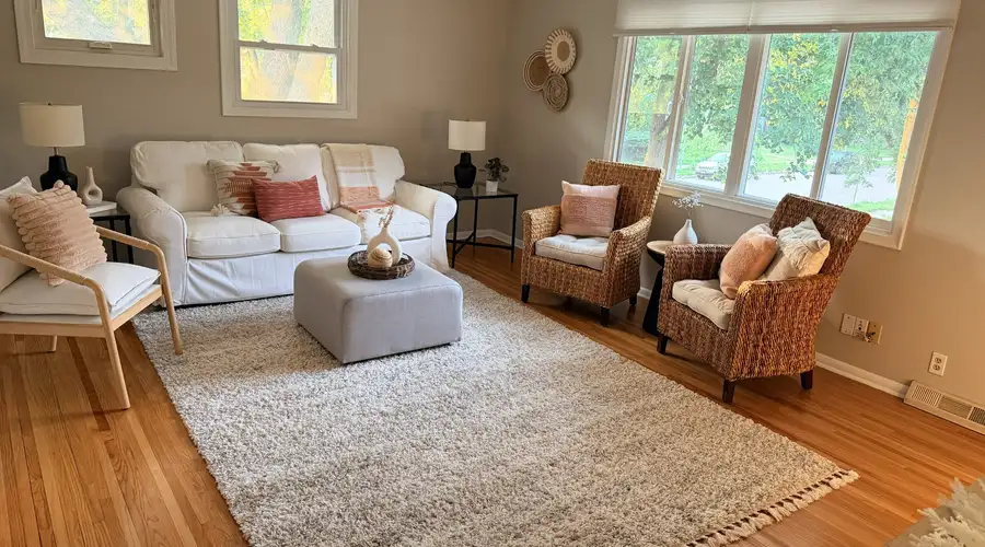 Charming 2 BR + Den, fenced in yard, in SW Minneapolis