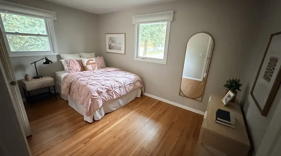 Charming 2 BR + Den, fenced in yard, in SW Minneapolis