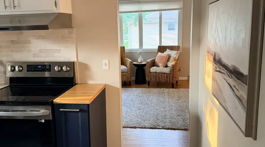 Charming 2 BR + Den, fenced in yard, in SW Minneapolis