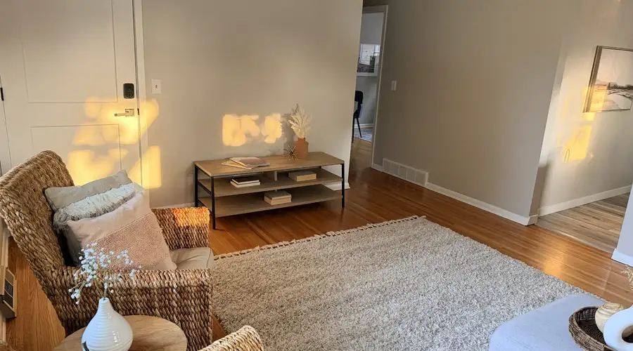 Charming 2 BR + Den, fenced in yard, in SW Minneapolis