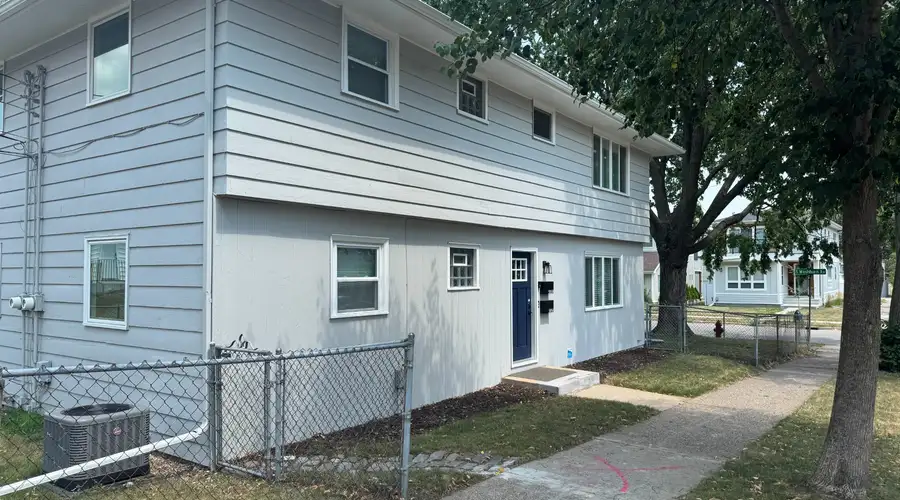 Charming 2 BR + Den, fenced in yard, in SW Minneapolis