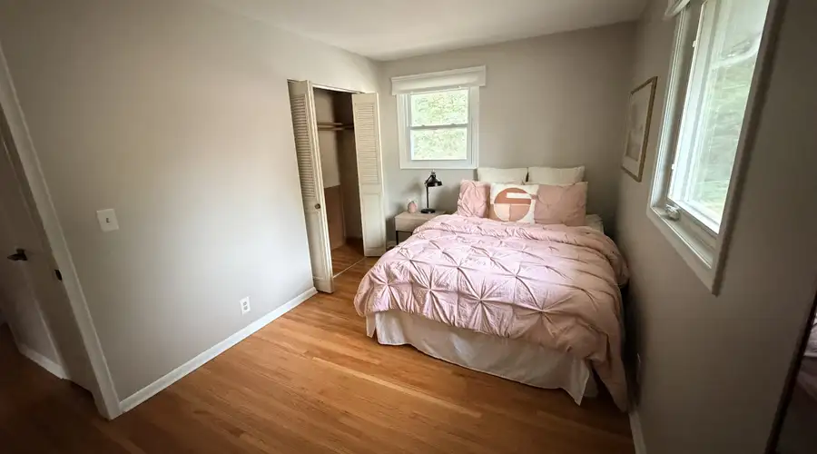 Charming 2 BR + Den, fenced in yard, in SW Minneapolis