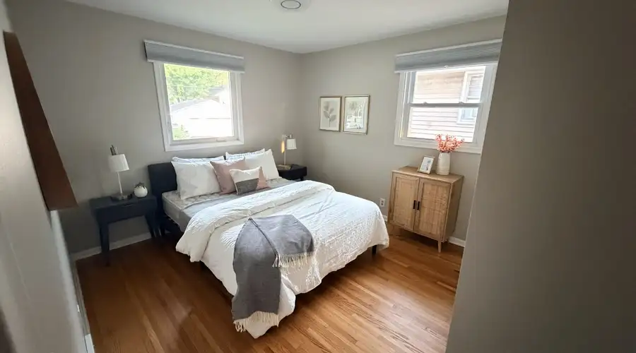 Charming 2 BR + Den, fenced in yard, in SW Minneapolis