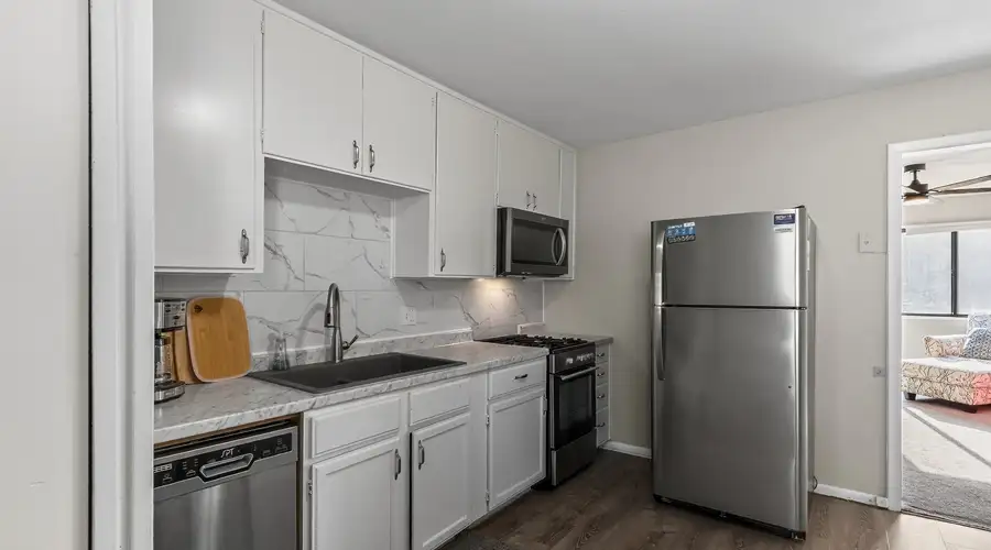2 King Beds + Private Garage | 30+ Day Stay