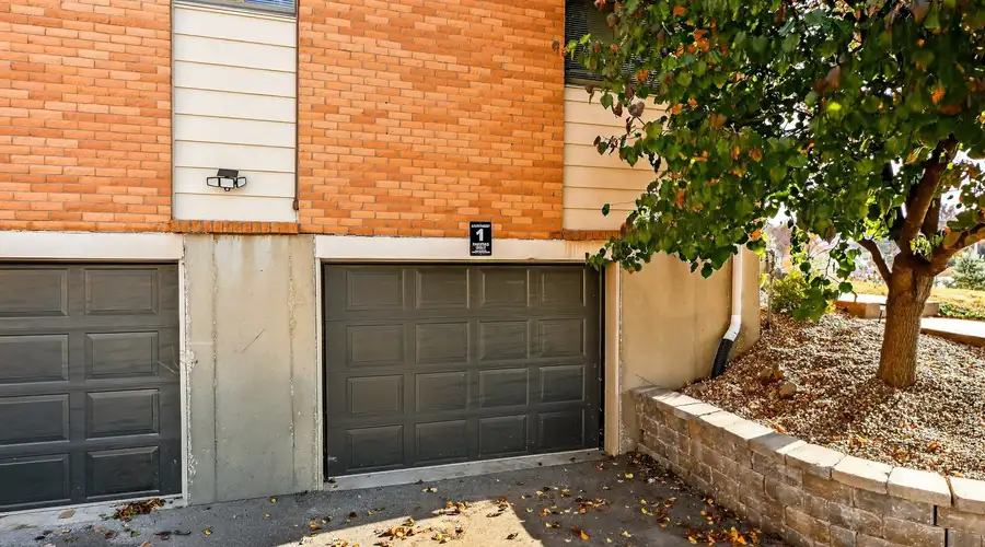 2 King Beds + Private Garage | 30+ Day Stay