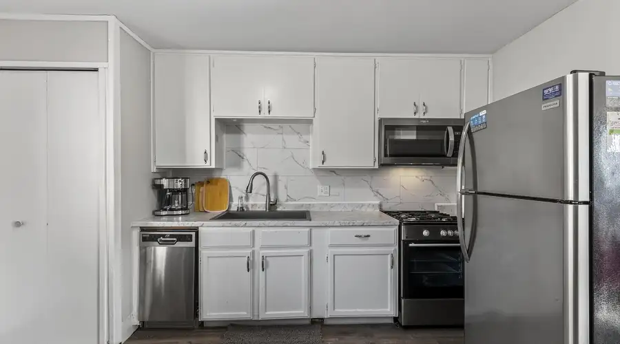 2 King Beds + Private Garage | 30+ Day Stay